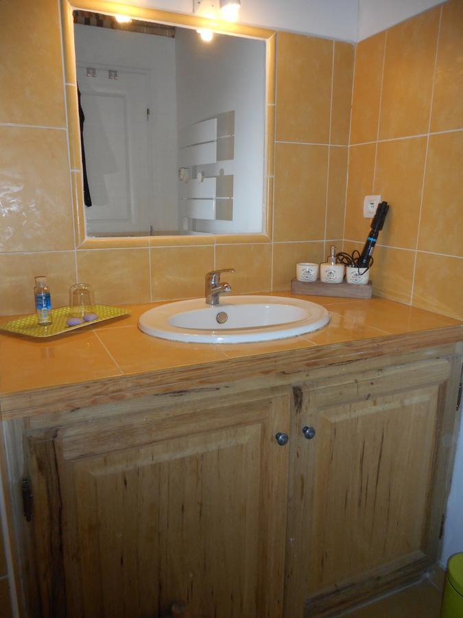 Bed and Breakfast Petit Grenier Douillet De Cathie Roquemaure  Exterior foto